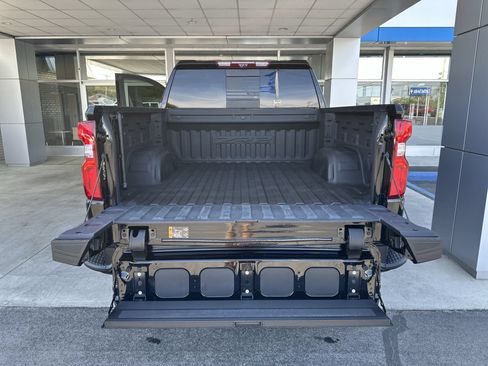 Used 2024 Chevrolet Silverado 1500 ZR2 w/ Technology Package AWD/4WD image 34