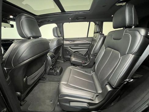 Used 2024 Jeep Grand Cherokee L Limited w/ Luxury Tech Group II image 5