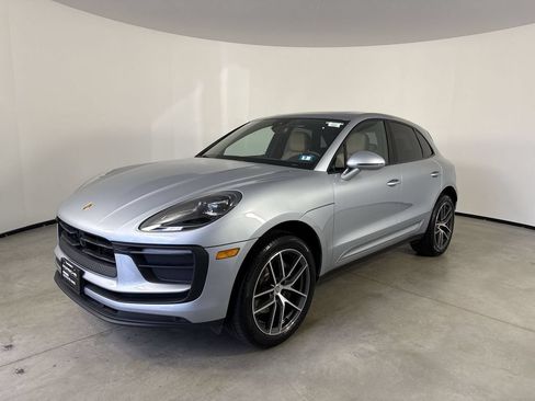 Certified 2026 Porsche Macan AWD/4WD image 1