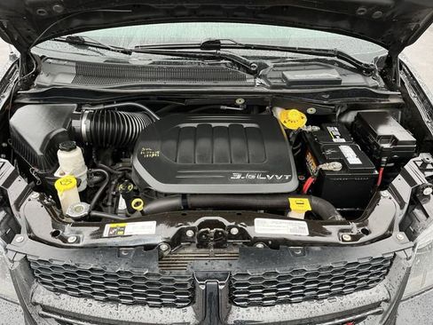 Used 2016 Dodge Grand Caravan SE FWD image 17
