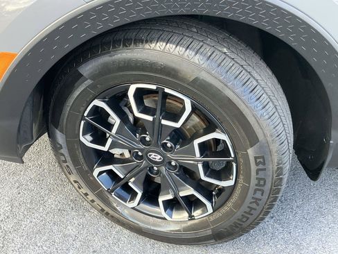 Used 2023 Hyundai Santa Cruz SEL Premium image 9