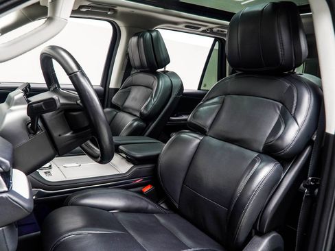 Used 2025 Lincoln Navigator Reserve image 39