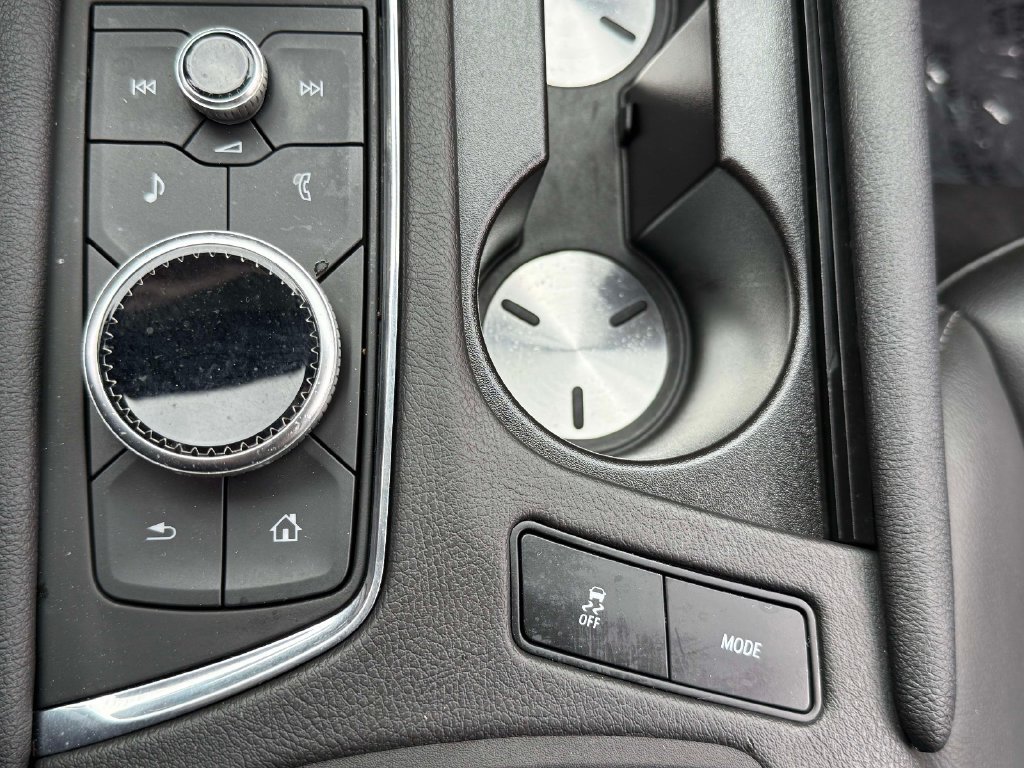 Used 2024 Cadillac XT5 Luxury w/ LPO, Floor Liner Package AWD/4WD image 23