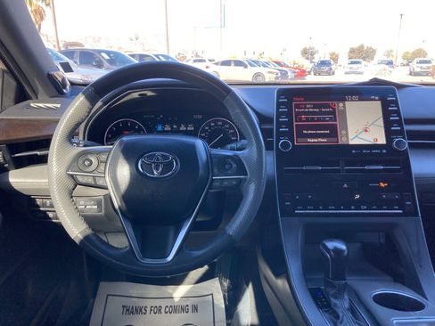 Used 2022 Toyota Avalon Limited image 18