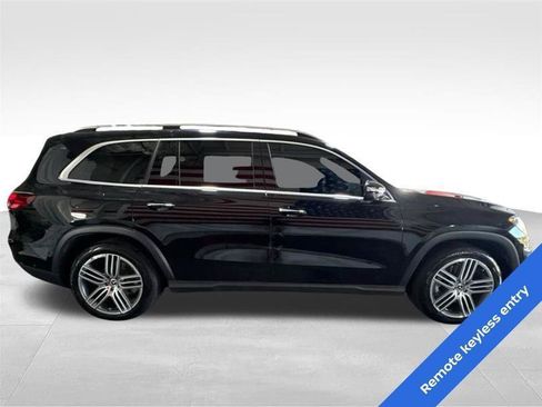 Used 2025 Mercedes-Benz GLS 450 4MATIC image 4