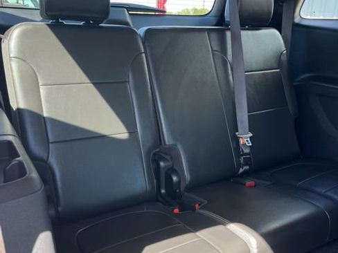 Used 2021 Chevrolet Traverse LT w/ LT Premium Package AWD/4WD image 37