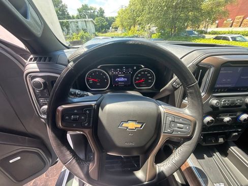 Used 2019 Chevrolet Silverado 1500 High Country w/ Technology Package AWD/4WD image 12