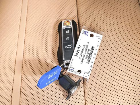Used 2026 Porsche Cayenne E-Hybrid AWD/4WD image 41