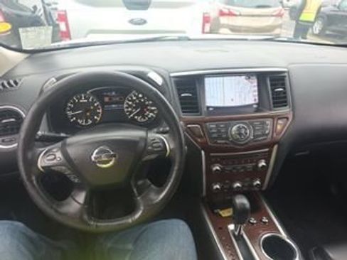 Used 2019 Nissan Pathfinder Platinum w/ Cargo Package image 9