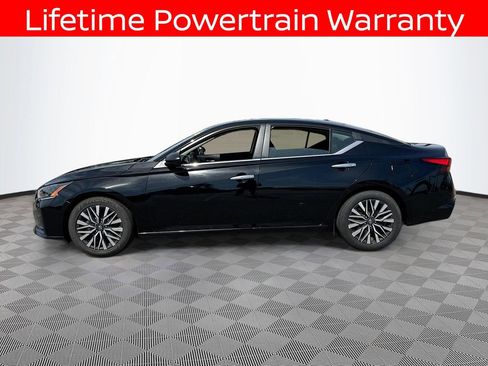 Used 2024 Nissan Altima 2.5 SV FWD image 8