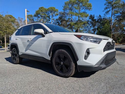 Used 2019 Toyota RAV4 XLE w/ Convenience Package image 2