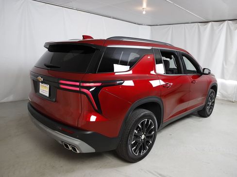 Used 2025 Chevrolet Traverse LT w/ Sun and Wheel Package FWD image 3
