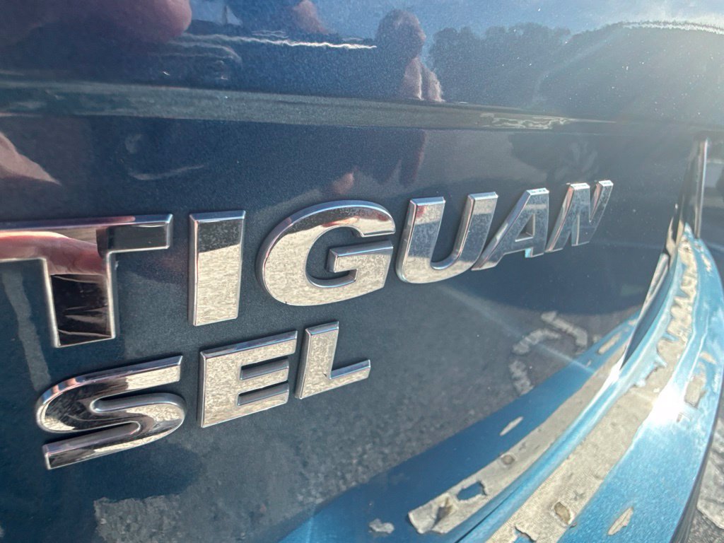 Used 2018 Volkswagen Tiguan SEL Premium w/ R-Line Package FWD image 32