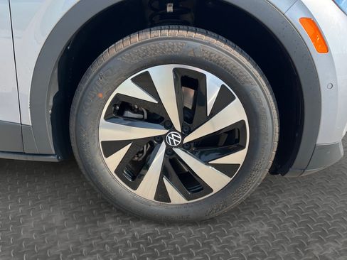 Certified 2023 Volkswagen ID.4 Pro AWD/4WD image 14
