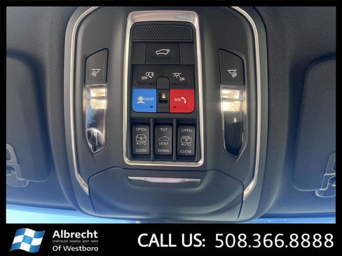 New 2025 Jeep Grand Cherokee Limited w/ Luxury Tech Group II image 24