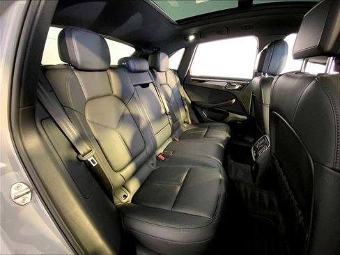 Certified 2022 Porsche Macan S image 23