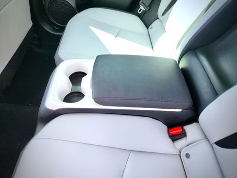 Used 2017 Toyota Prius Prime Advanced w/ Carpet Mat Package FWD image 21
