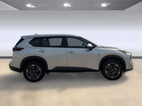 Used 2025 Nissan Rogue SV FWD image 8