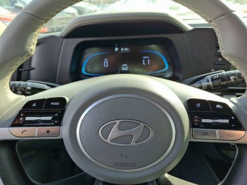 Certified 2025 Hyundai Elantra Sport image 18