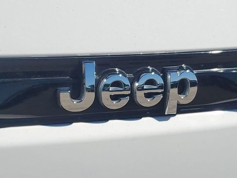 Used 2022 Jeep Grand Cherokee Limited w/ Luxury Tech Group II image 41