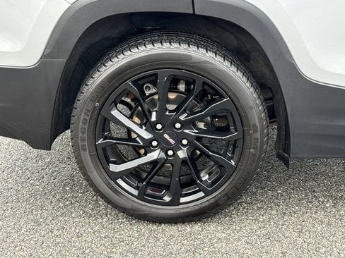 Used 2023 GMC Terrain SLT w/ Infotainment Package II FWD image 17