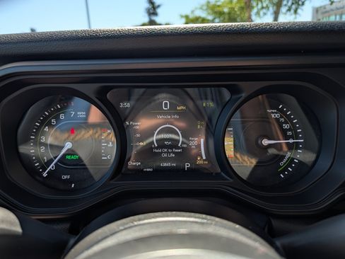 Used 2024 Jeep Wrangler Unlimited AWD/4WD image 21