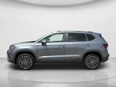 New 2026 Volkswagen Taos SE FWD image 9
