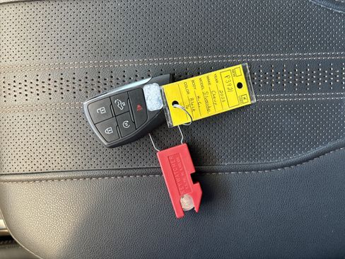 Used 2023 Chevrolet Silverado 1500 High Country w/ Technology Package image 22