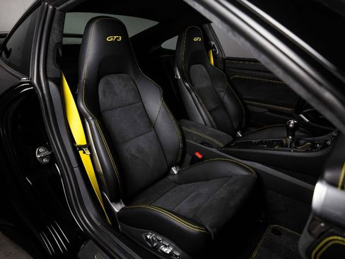 Used 2019 Porsche 911 GT3 RWD image 17