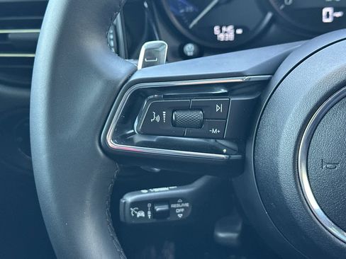 Certified 2025 Porsche Macan AWD/4WD image 27