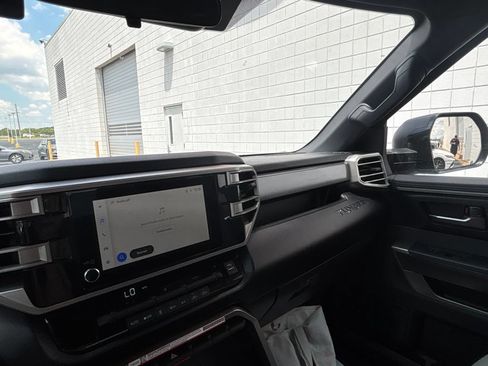 Used 2025 Toyota Tundra SR5 w/ SR5 Convenience Package AWD/4WD image 18