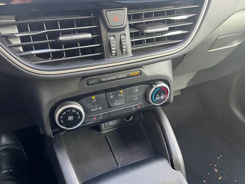 Used 2022 Ford Escape SE image 14