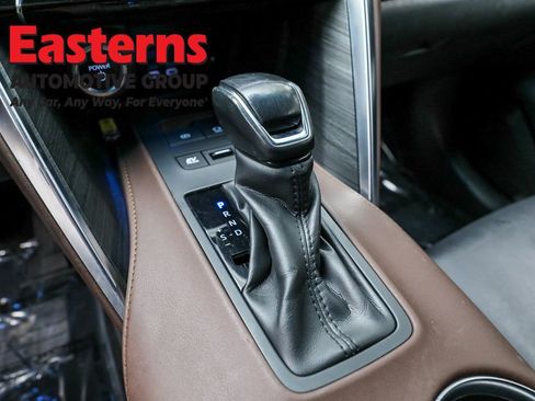 Used 2023 Toyota Venza XLE image 13