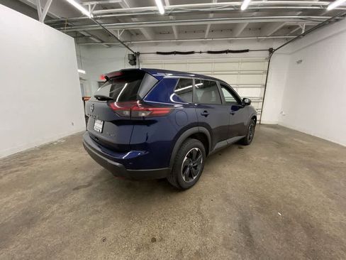 Used 2024 Nissan Rogue SV image 6