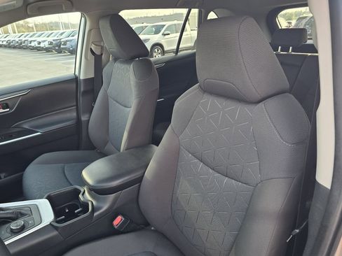 Used 2022 Toyota RAV4 XLE image 12