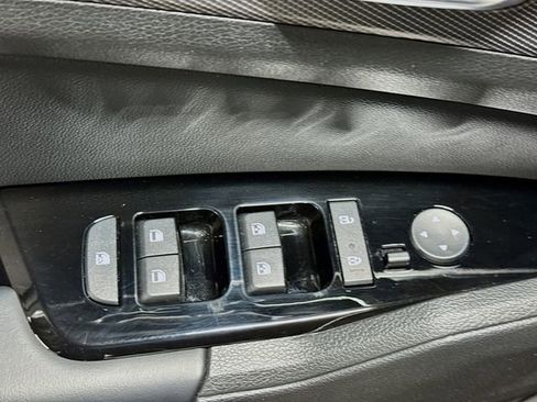 Used 2023 Kia Sportage SX Prestige image 11