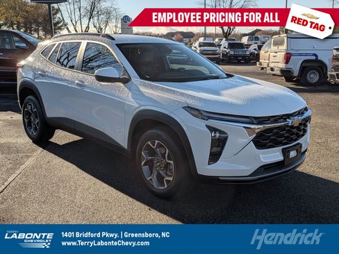 Used 2025 Chevrolet Trax LT w/ LT Convenience Package image 1