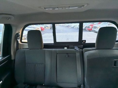 Used 2017 Nissan Titan SV image 28