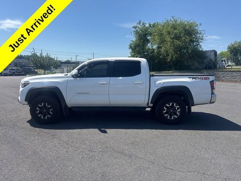 Used 2023 Toyota Tacoma TRD Off-Road AWD/4WD image 7