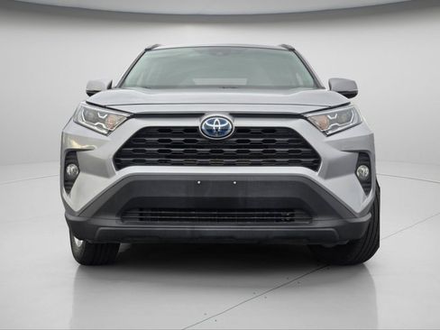 Used 2021 Toyota RAV4 XLE image 3