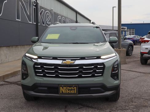 Used 2025 Chevrolet Equinox LT w/ Convenience Package II FWD image 2