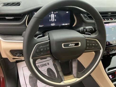 Certified 2024 Jeep Grand Cherokee Limited w/ Luxury Tech Group II image 15