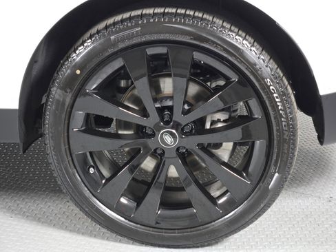 New 2025 Land Rover Range Rover Sport SE image 10