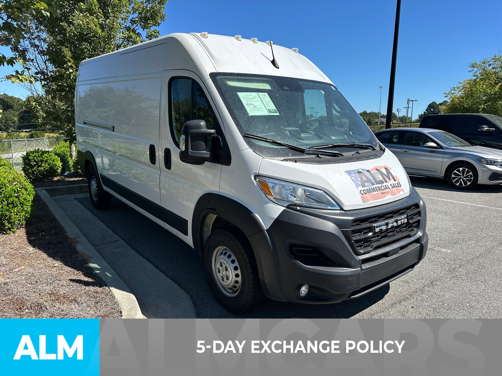 Used 2025 RAM ProMaster 2500 w/ Convenience Group FWD image 3