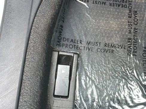 Used 2019 Subaru Crosstrek 2.0i Limited w/ Moonroof Package w/Navigation image 13