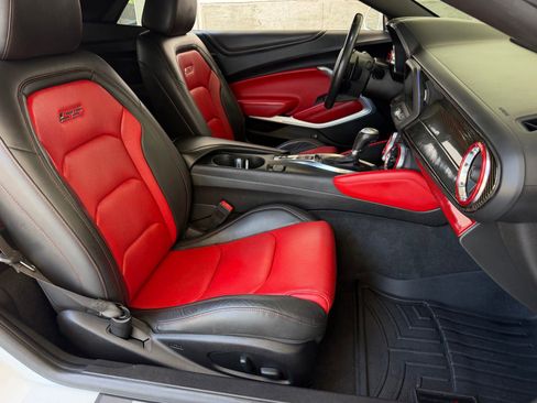 Used 2018 Chevrolet Camaro SS RWD image 15