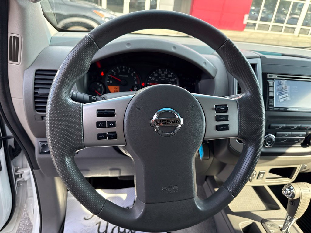 Used 2015 Nissan Frontier SL AWD/4WD image 19