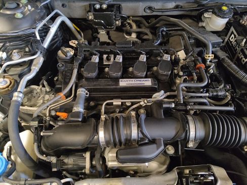 Used 2018 Honda Accord Sport image 30