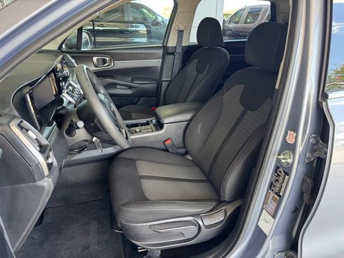 Used 2022 Kia Sorento LX FWD image 15