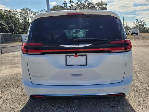New 2026 Chrysler Pacifica Select image 6